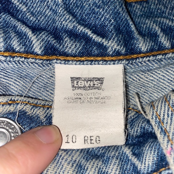 Vintage Levi Shorts - Picture 9 of 16